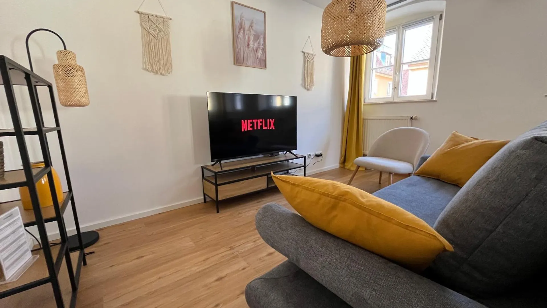 Traumhafte Business & Relax Wohnung Direkt Im Stadtkern Oettingens By Elation Homes Oettingen in Bayern 0*,